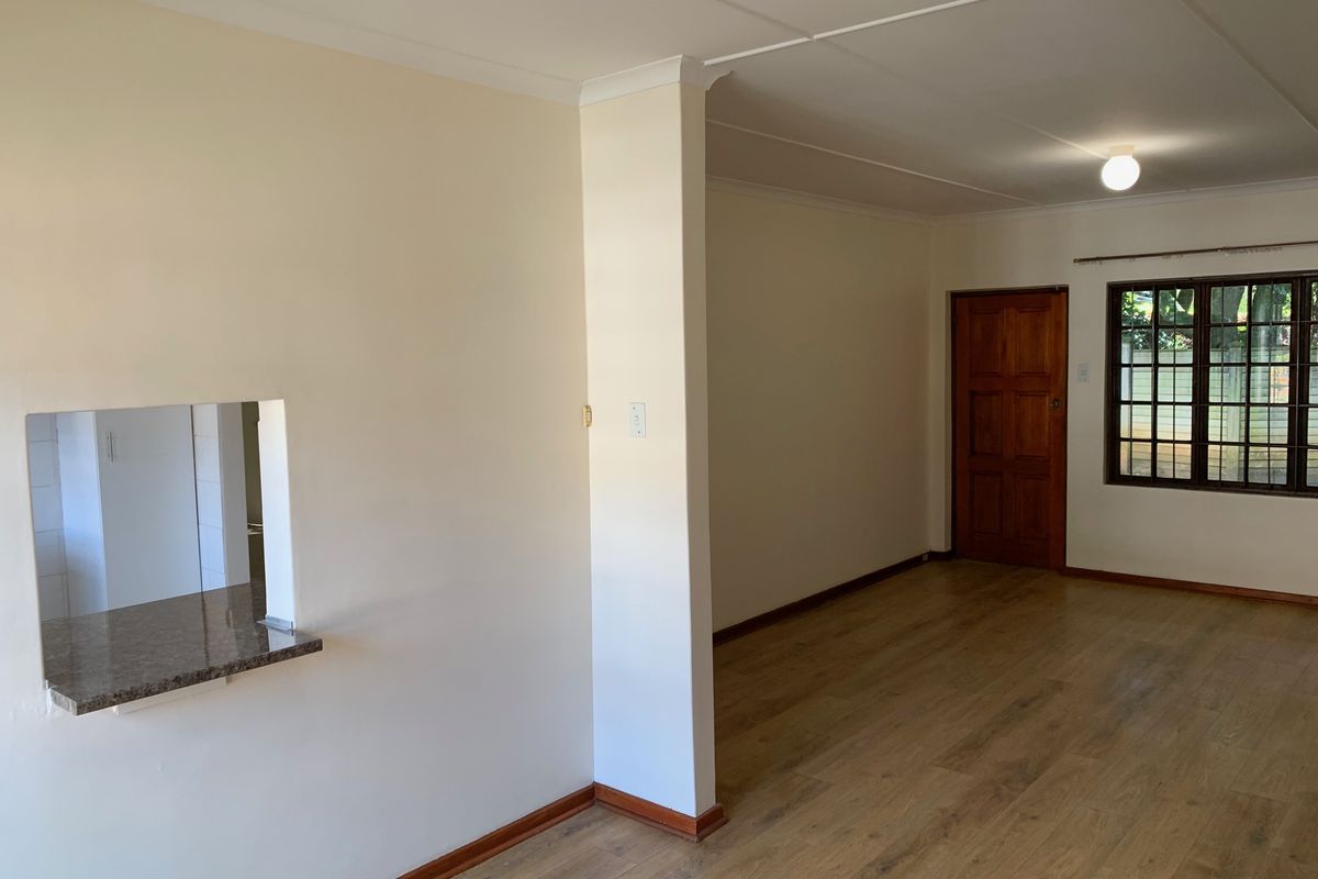 MONTROSE - 3 BEDROOM SIMPLEX TO RENT - Photo 5