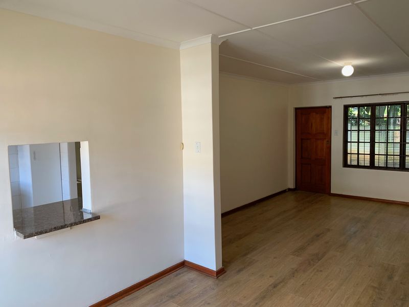 MONTROSE - 3 BEDROOM SIMPLEX TO RENT - Photo 5