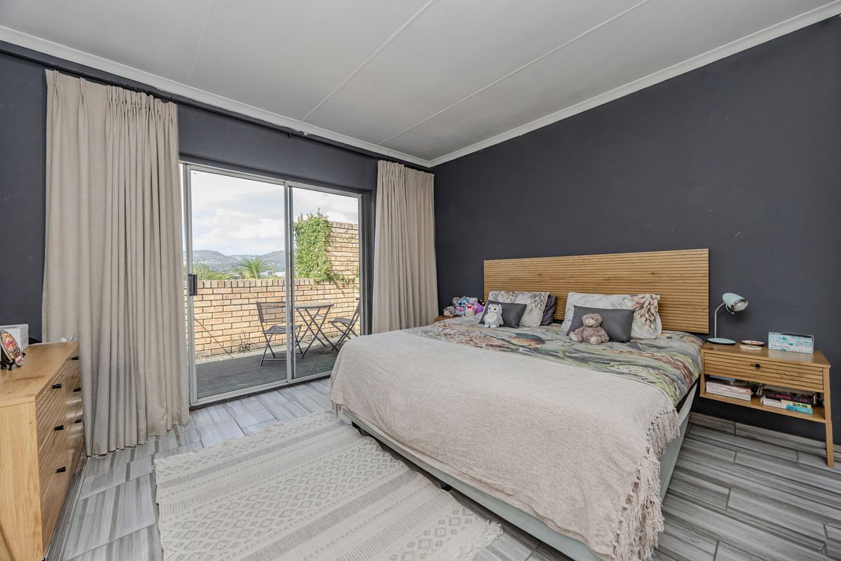 Charming 2-Bedroom Home with Stunning Wilgeheuwel Views!  Nestled In A Secure Complex. - Photo 5