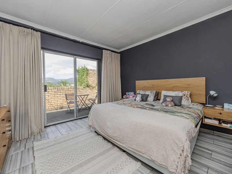 Charming 2-Bedroom Home with Stunning Wilgeheuwel Views!  Nestled In A Secure Complex. - Photo 5