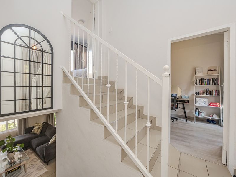 Charming 2-Bedroom Home with Stunning Wilgeheuwel Views!  Nestled In A Secure Complex. - Photo 4