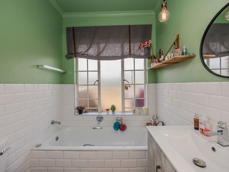 Charming 2-Bedroom Home with Stunning Wilgeheuwel Views!  Nestled In A Secure Complex. - Photo 10