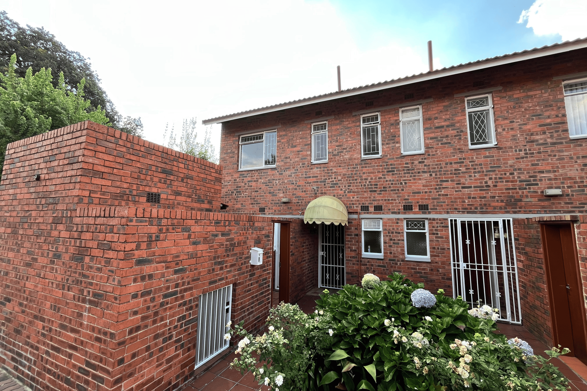 Lock-up-and-go, Modern family living. - Photo 3