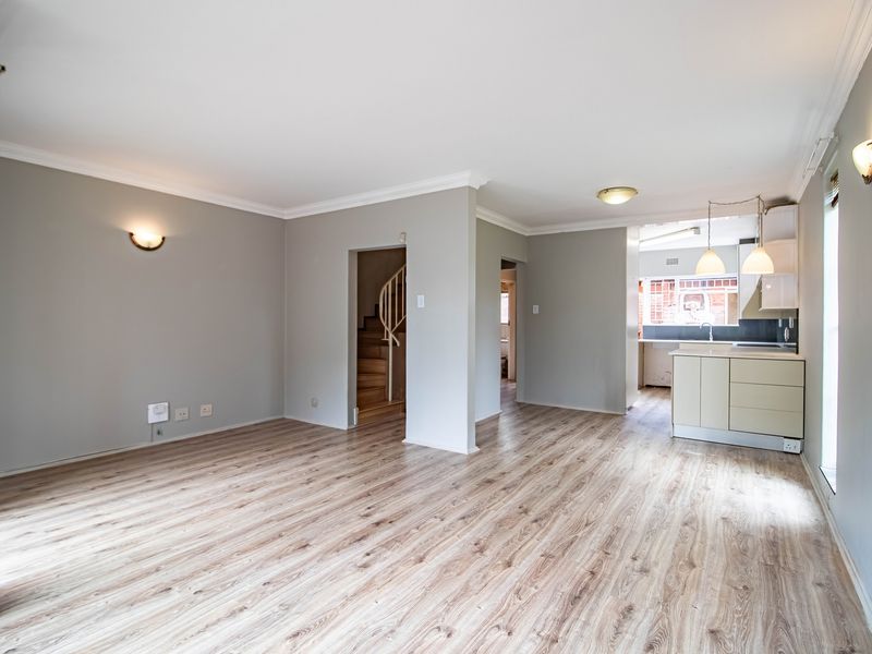 Lock-up-and-go, Modern family living. - Photo 9