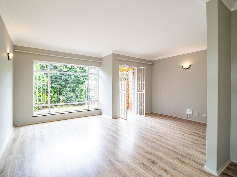 Lock-up-and-go, Modern family living. - Photo 8