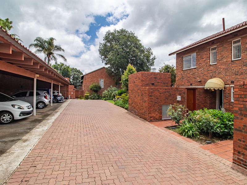 Lock-up-and-go, Modern family living. - Photo 4