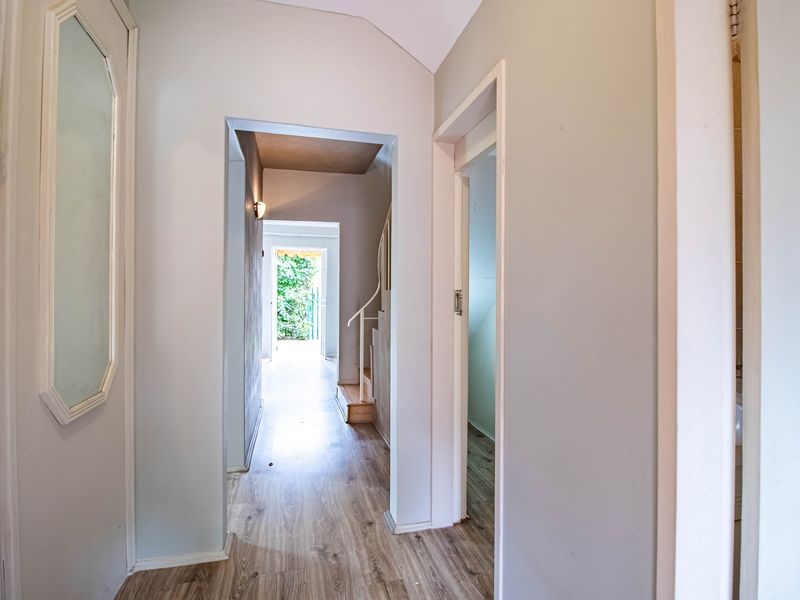 Lock-up-and-go, Modern family living. - Photo 6