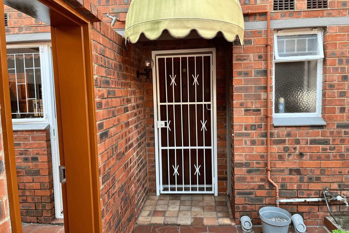 Lock-up-and-go, Modern family living. - Photo 5