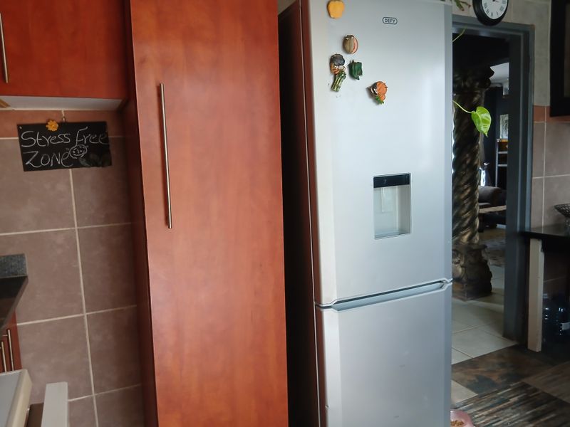 Large stand house with plenty of potential awaits you! - Photo 8