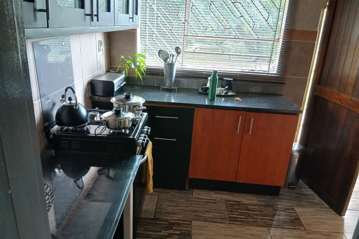 Large stand house with plenty of potential awaits you! - Photo 5