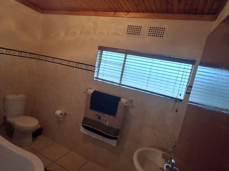 Spacious Family Home with Excellent Returns Potential for sale in Dunnottar Nigel - Photo 8