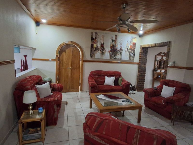 Spacious Family Home with Excellent Returns Potential for sale in Dunnottar Nigel - Photo 4