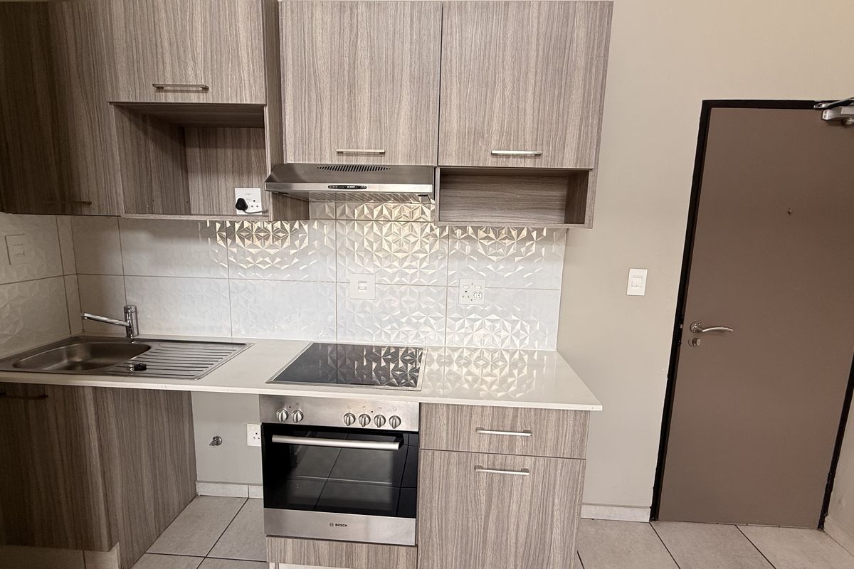 Contemporary Comfort in the Heart of The Bolton - Photo 2