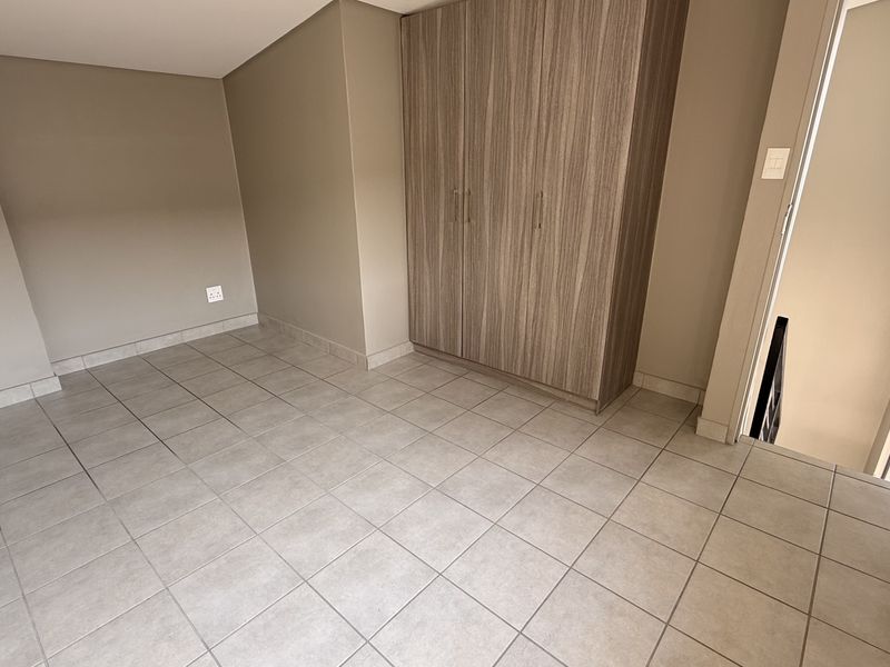 Contemporary Comfort in the Heart of The Bolton - Photo 7