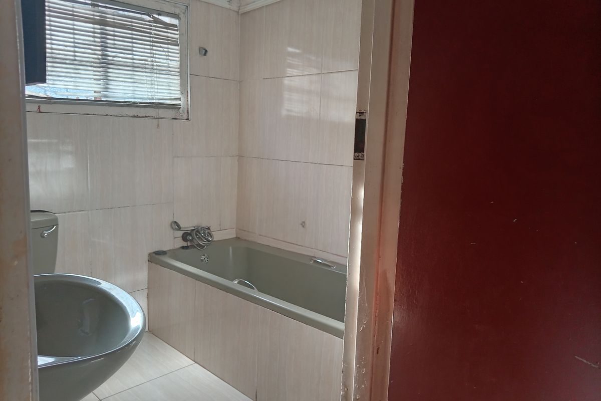 "Modern and Spacious Family Home for Sale at Mdantsane nu14 - Photo 4