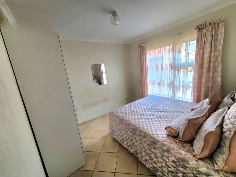 3-bedroom house with 1 bathroom and a big yard. - Photo 9