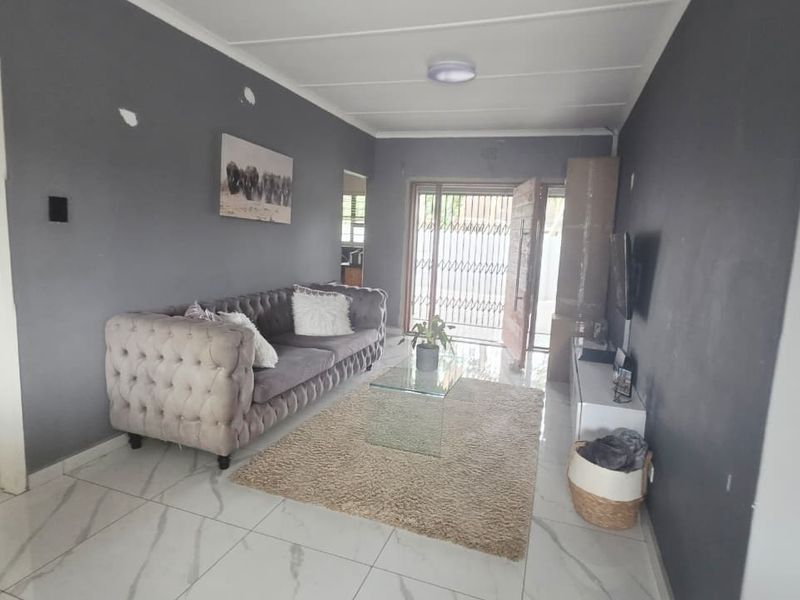 Elegant Family Home to Rent in the Heart of Meer En See - Photo 10