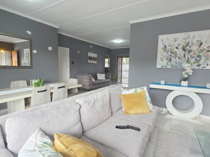 Elegant Family Home to Rent in the Heart of Meer En See - Photo 9