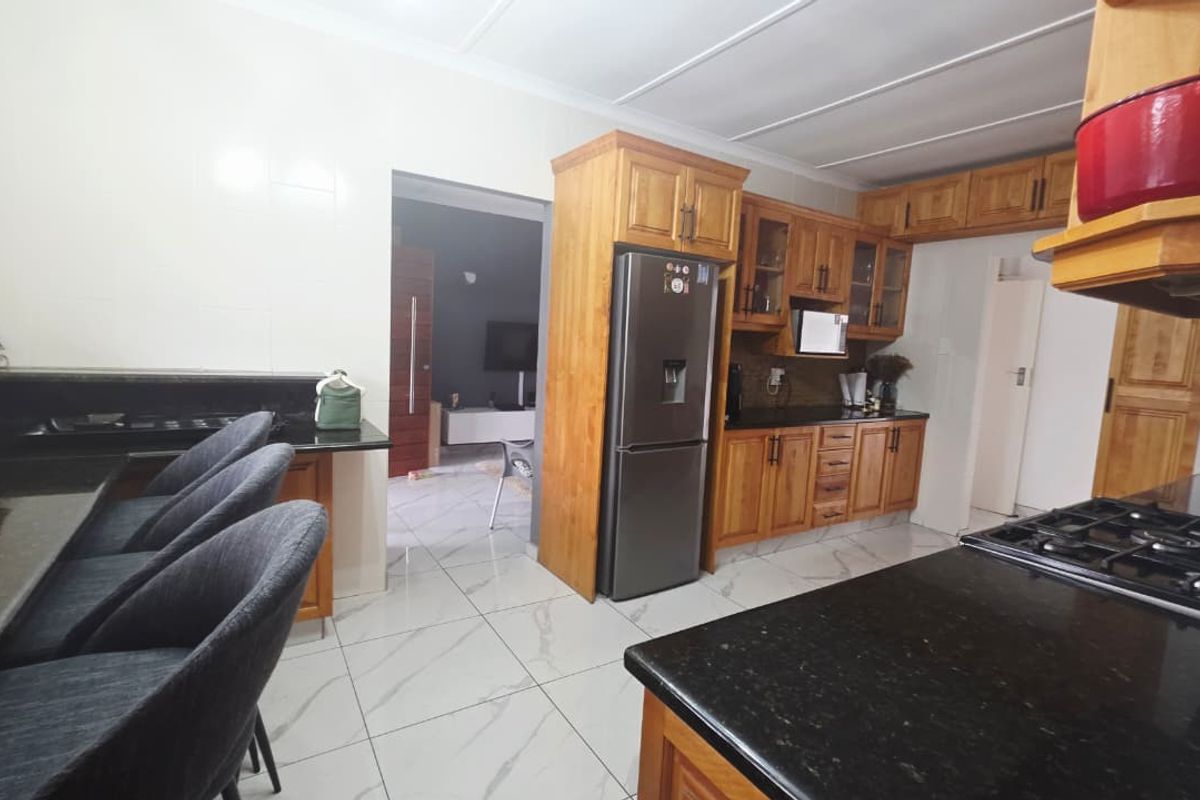 Elegant Family Home to Rent in the Heart of Meer En See - Photo 5