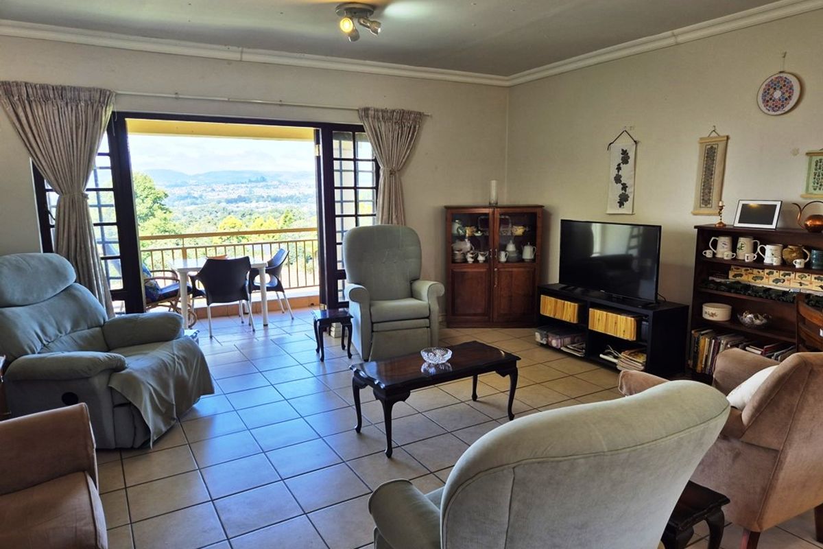 Neat & Accessible 2-Bedroom Apartment with Midmar Views - Photo 4