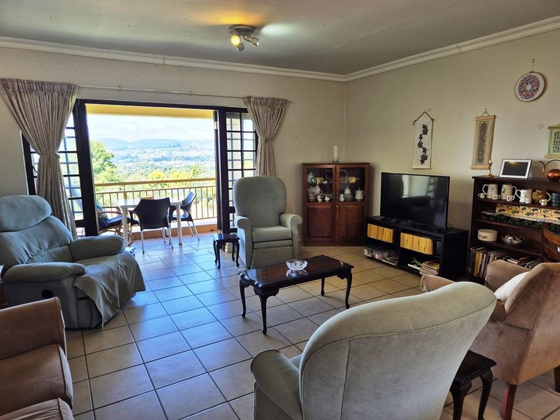 Neat & Accessible 2-Bedroom Apartment with Midmar Views - Photo 4