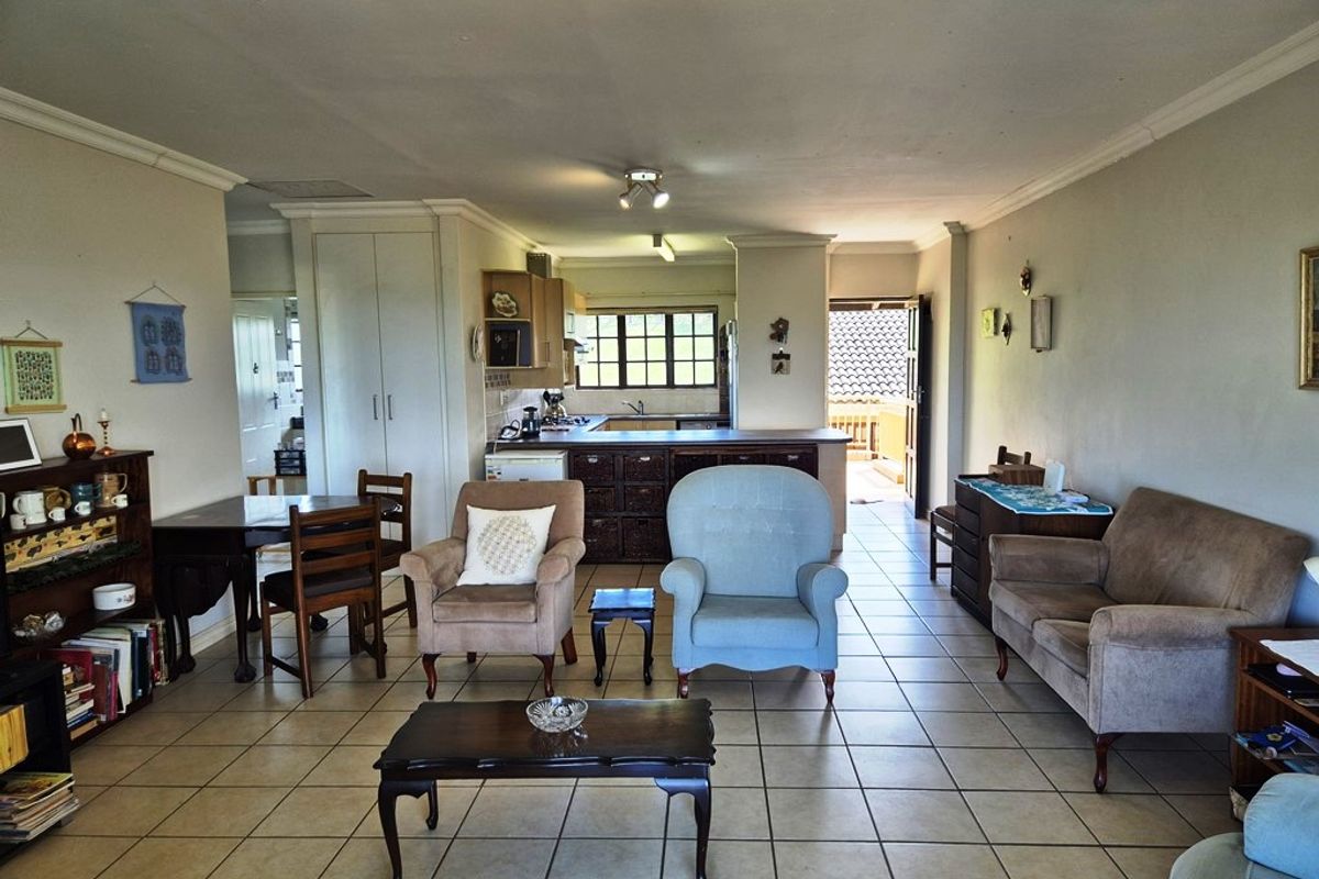 Neat & Accessible 2-Bedroom Apartment with Midmar Views - Photo 5