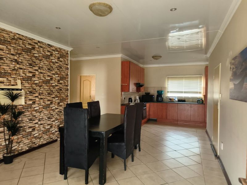 Comfortable Two Bedroom Town House For Sale in Toscana Flamwood - Photo 4