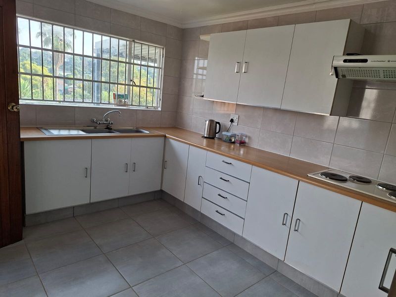 Neat secure 3Bed 2 bath Home with double Garage parking and large yard - Rangeview Ext 1 - Photo 8