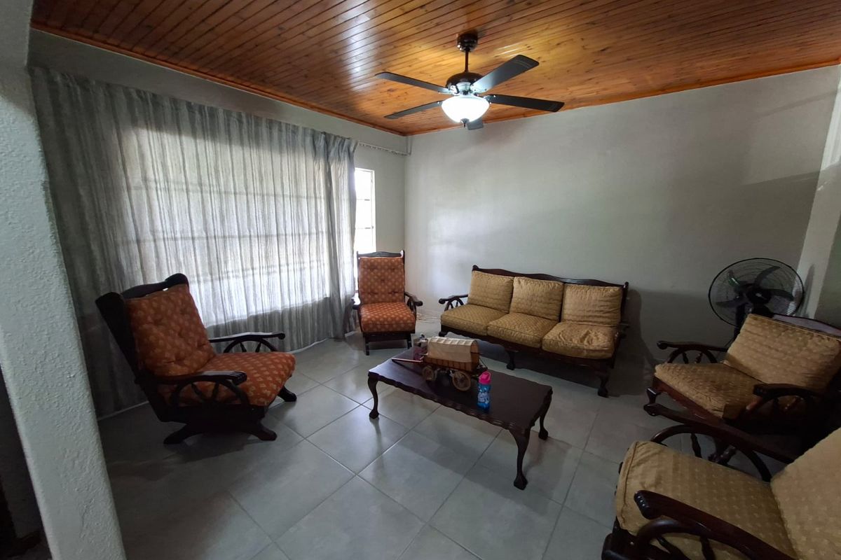 Neat secure 3Bed 2 bath Home with double Garage parking and large yard - Rangeview Ext 1 - Photo 4