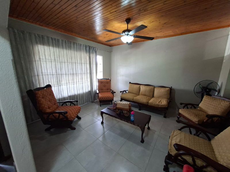 Neat secure 3Bed 2 bath Home with double Garage parking and large yard - Rangeview Ext 1 - Photo 4