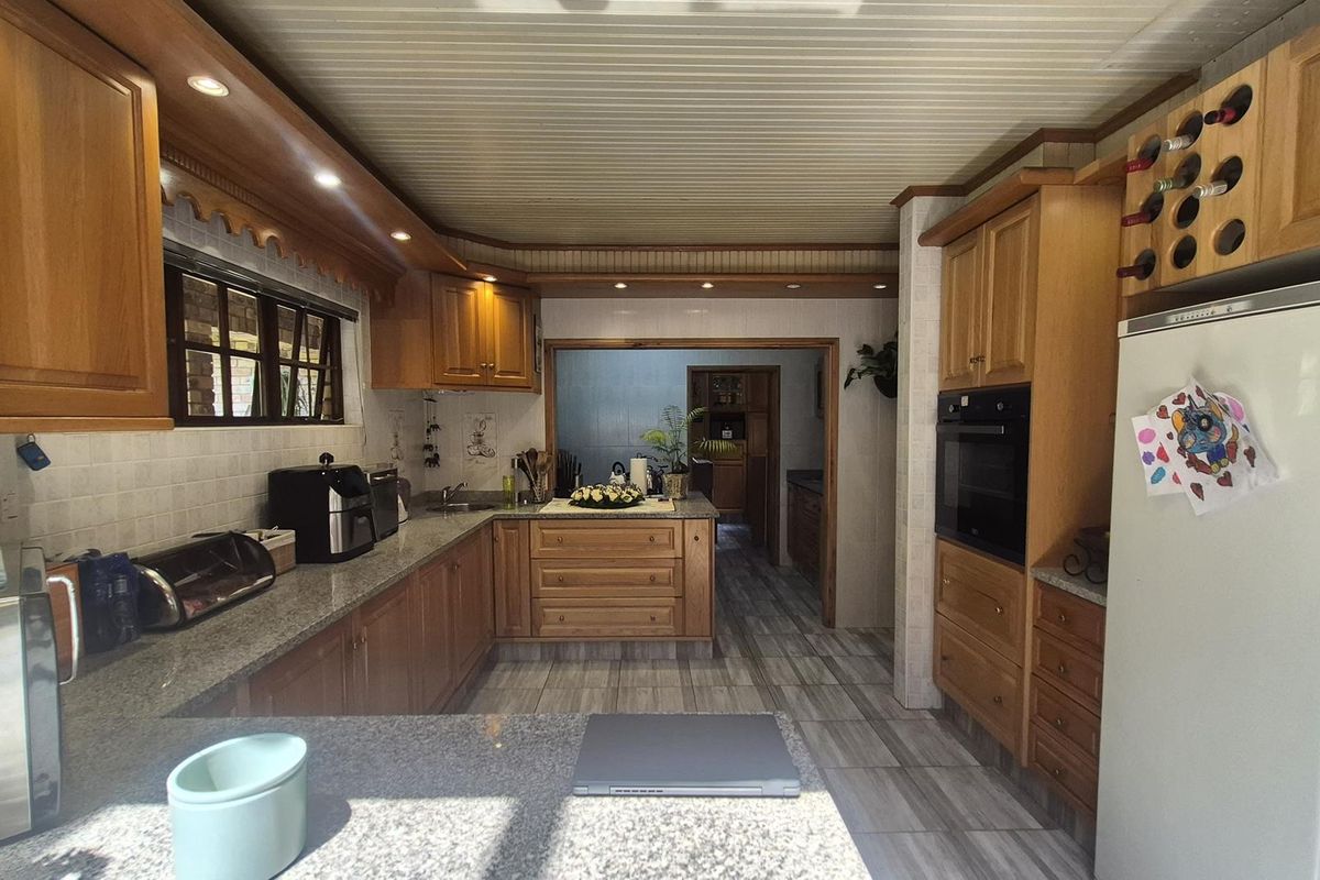 SAFE AND WELL MAINTAINED HOME - Photo 4