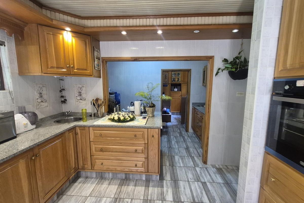 SAFE AND WELL MAINTAINED HOME - Photo 5