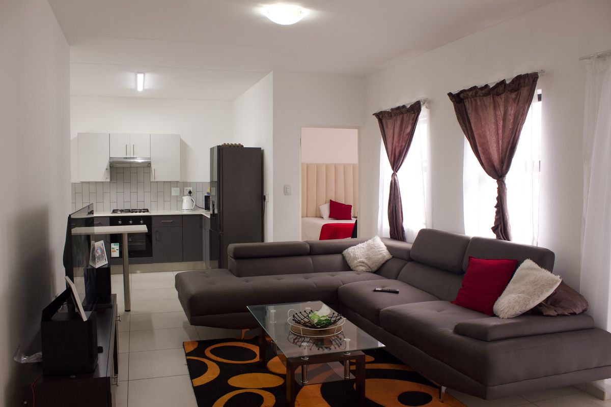 Beautiful townhouse apartment - Live Auction from R750 000! - Photo 3