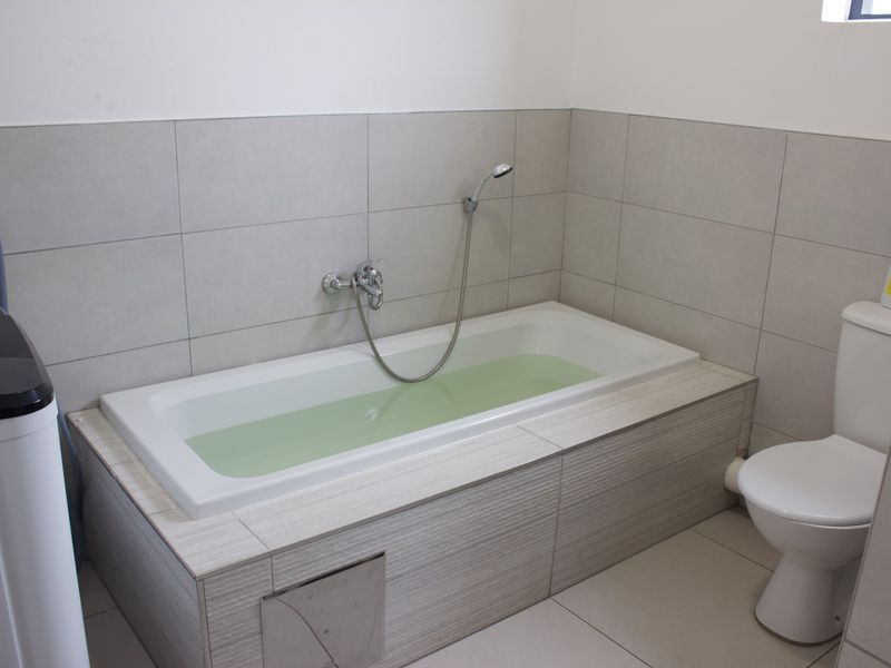 Beautiful townhouse apartment - Live Auction from R750 000! - Photo 8