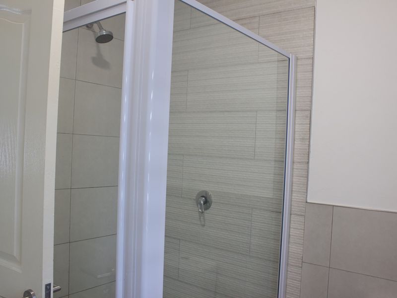 Beautiful townhouse apartment - Live Auction from R750 000! - Photo 9