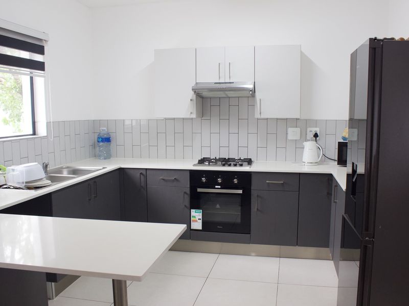 Beautiful townhouse apartment - Live Auction from R750 000! - Photo 4