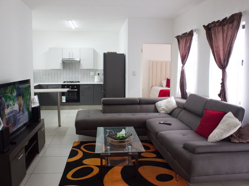 Beautiful townhouse apartment - Live Auction from R650 000! - Photo 3