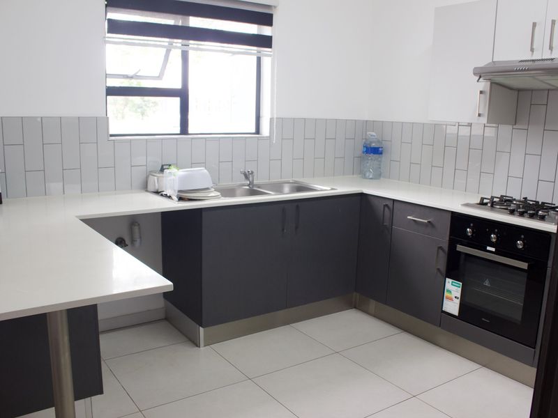 Beautiful townhouse apartment - Live Auction from R650 000! - Photo 5