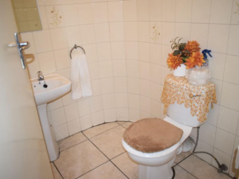 4 bedroom property for sale in Sunward Village. - Photo 10