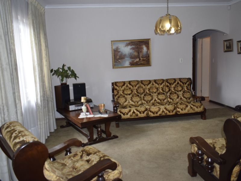 4 bedroom property for sale in Sunward Village. - Photo 8