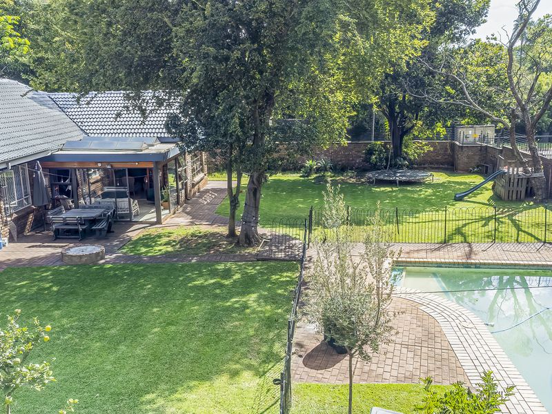 Dream Family Home in Wilgers-Boomed area - Photo 4