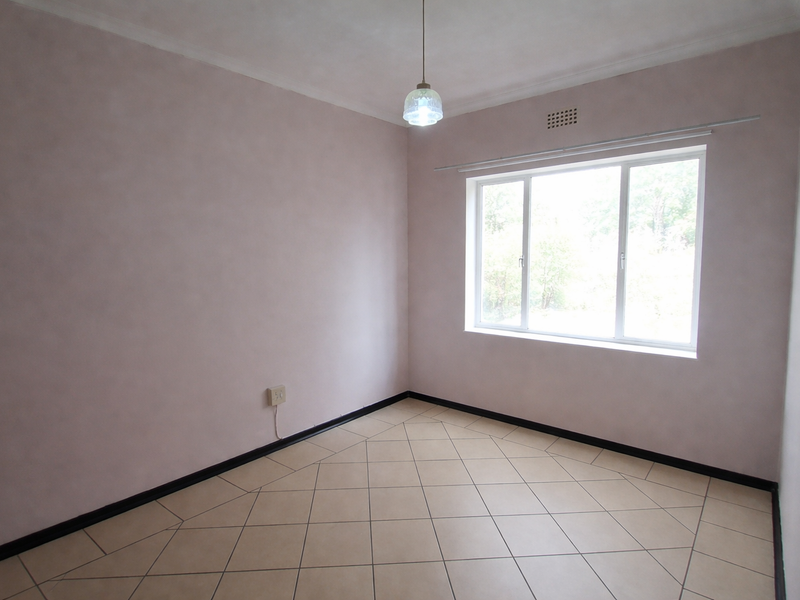 A Perfect  Family Home 3 Bedroom House to rent in Heidelberg Central Gauteng - Photo 3