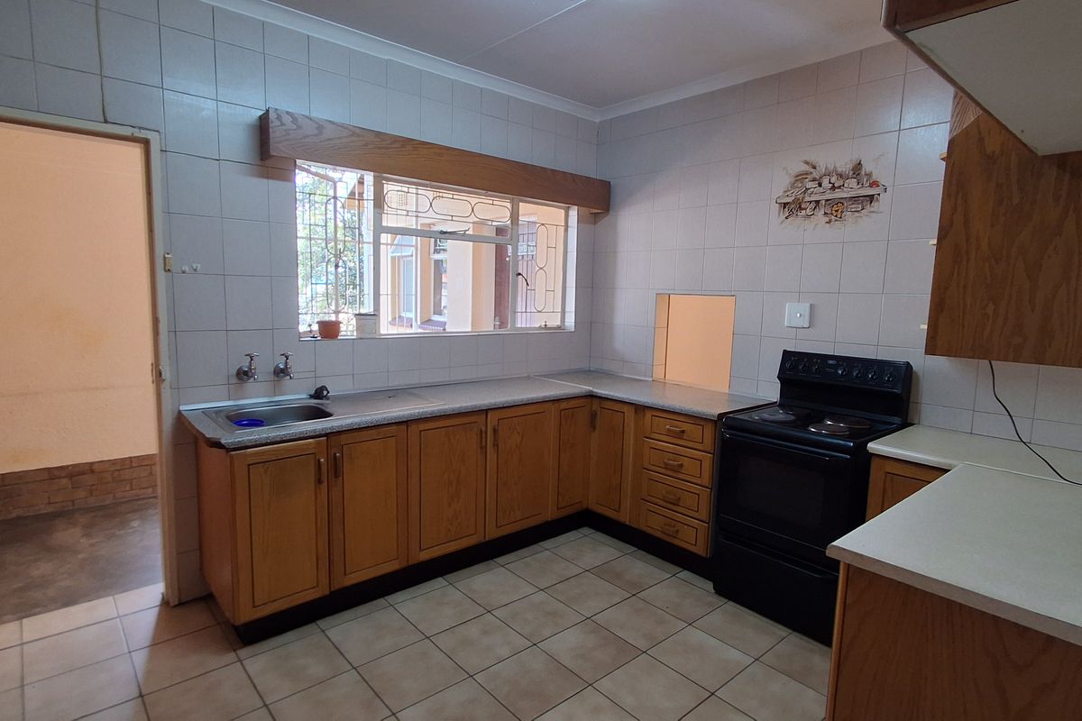 A Perfect  Family Home 3 Bedroom House to rent in Heidelberg Central Gauteng - Photo 2