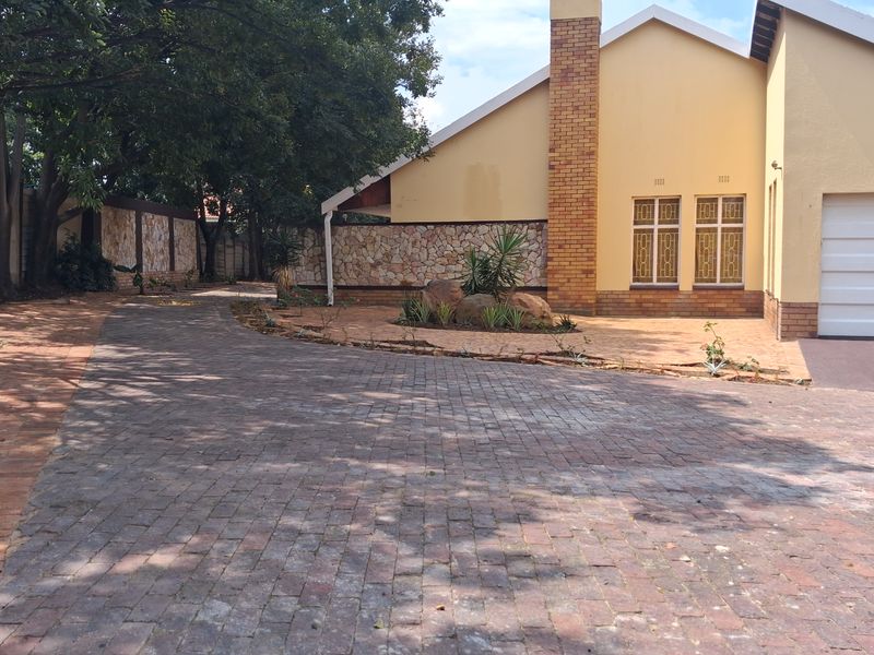 A Perfect  Family Home 3 Bedroom House to rent in Heidelberg Central Gauteng - Photo 9