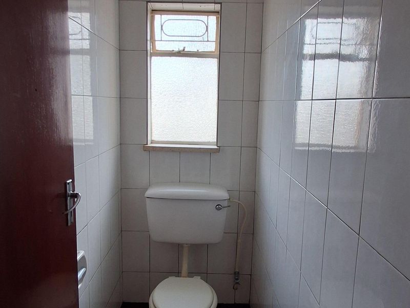 A Perfect  Family Home 3 Bedroom House to rent in Heidelberg Central Gauteng - Photo 7