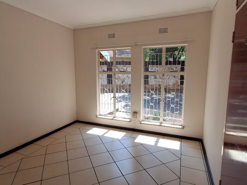 A Perfect  Family Home 3 Bedroom House to rent in Heidelberg Central Gauteng - Photo 5