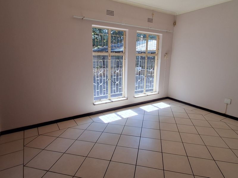 A Perfect  Family Home 3 Bedroom House to rent in Heidelberg Central Gauteng - Photo 4