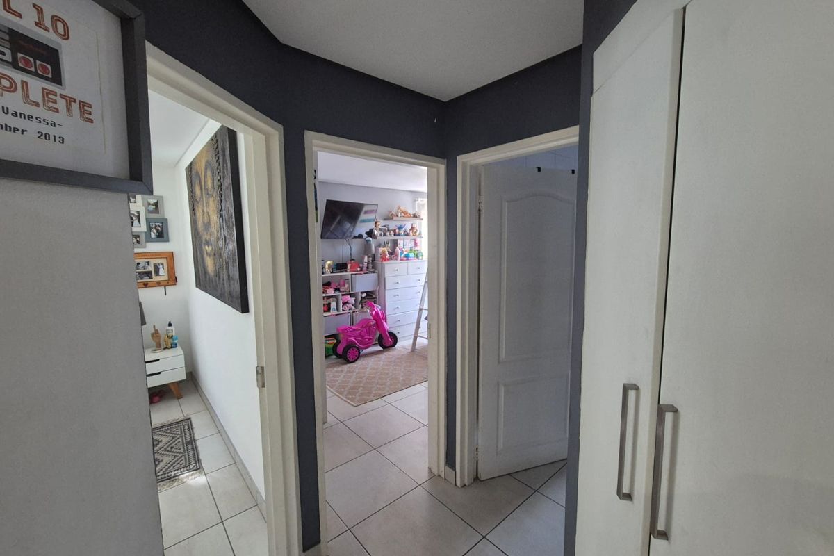 Pet-Friendly Ground Floor Living with a Generous Garden - Photo 5