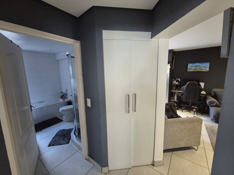 Pet-Friendly Ground Floor Living with a Generous Garden - Photo 4