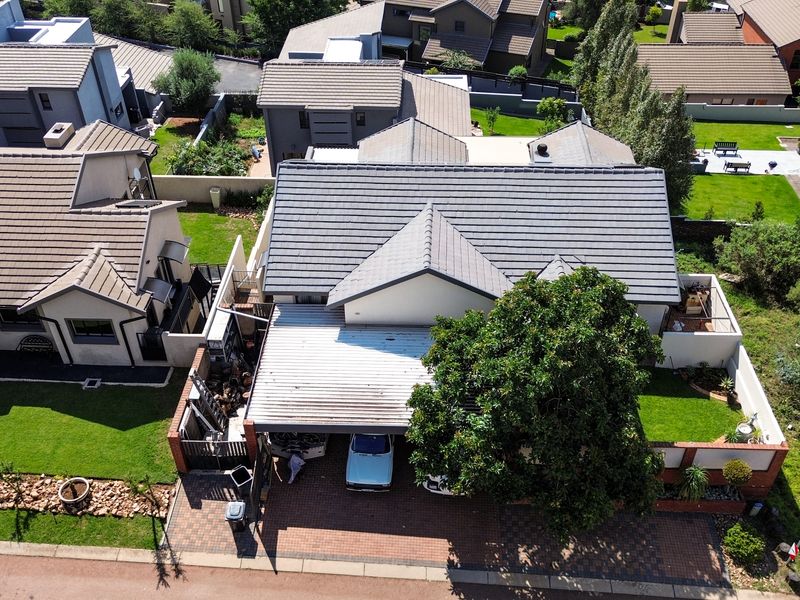 Elegant Family Home in a Sought-After Security Estate in Eldoraigne - Photo 3